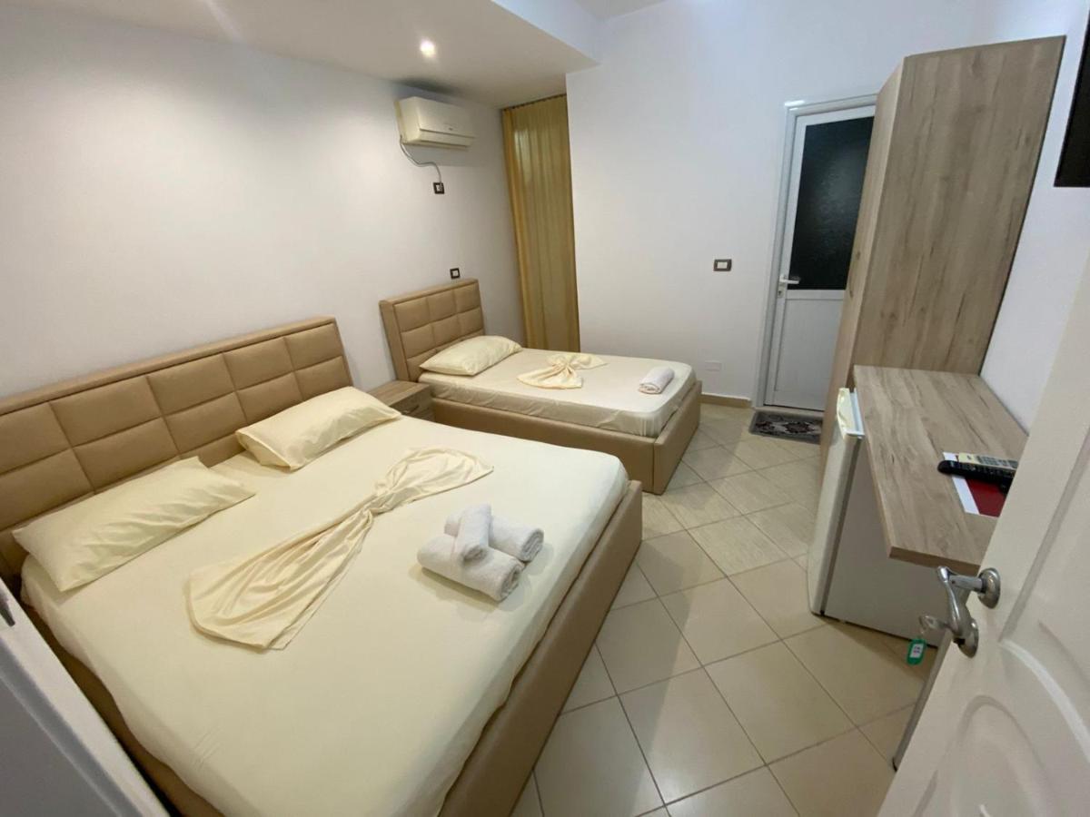 Hotel Vila Flowers Vlore Room photo