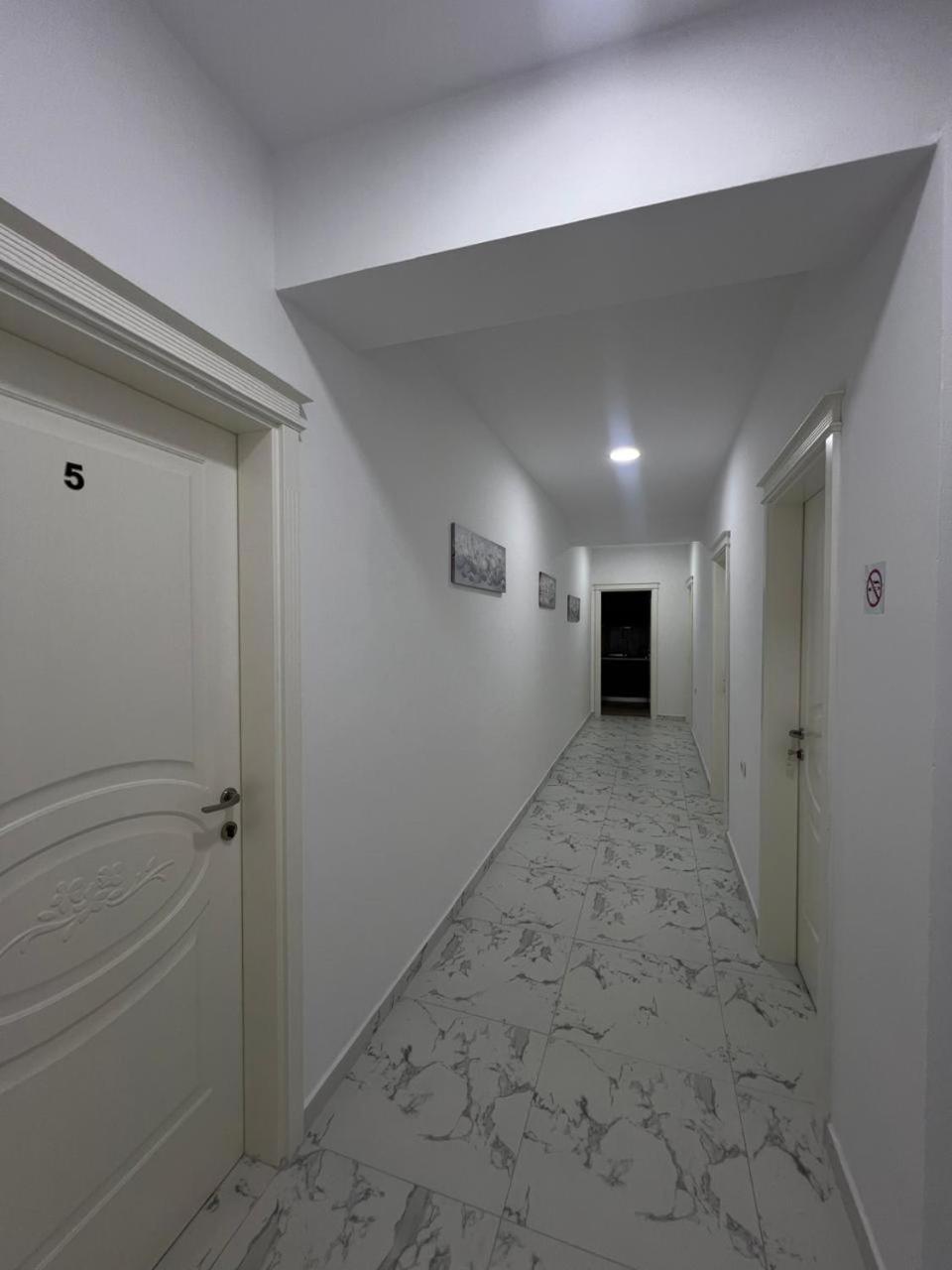 Hotel Vila Flowers Vlore Exterior photo