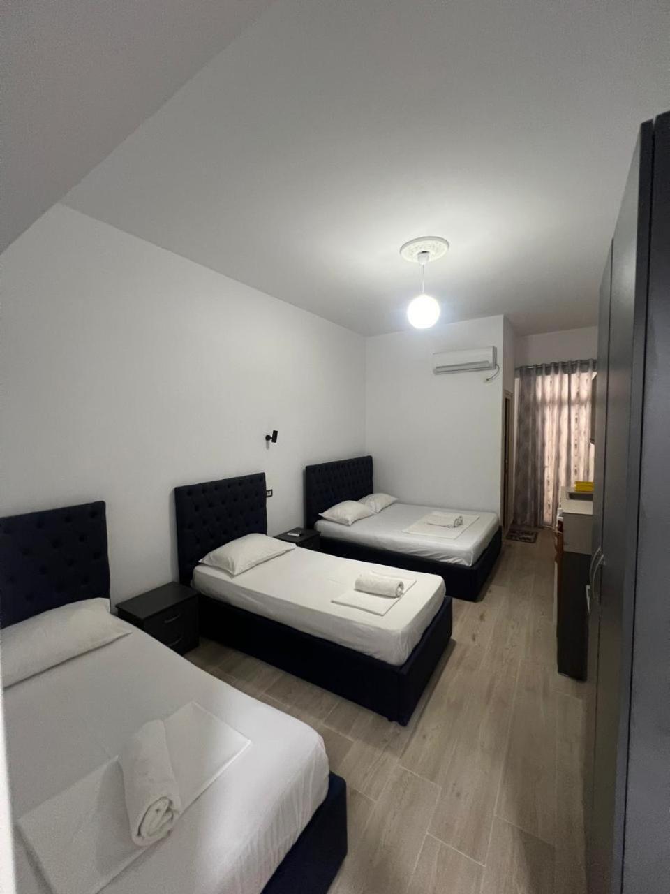 Hotel Vila Flowers Vlore Exterior photo