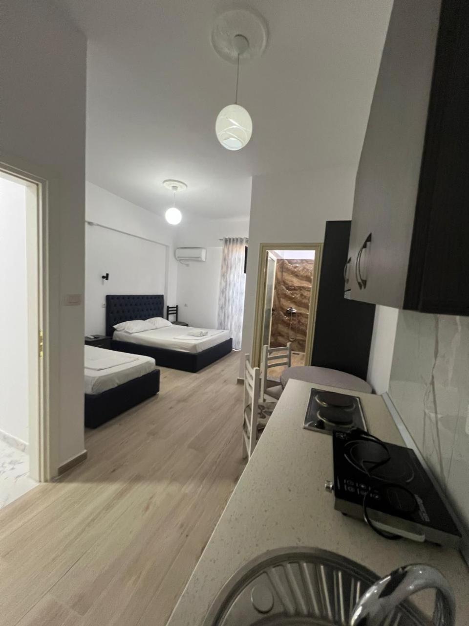 Hotel Vila Flowers Vlore Exterior photo