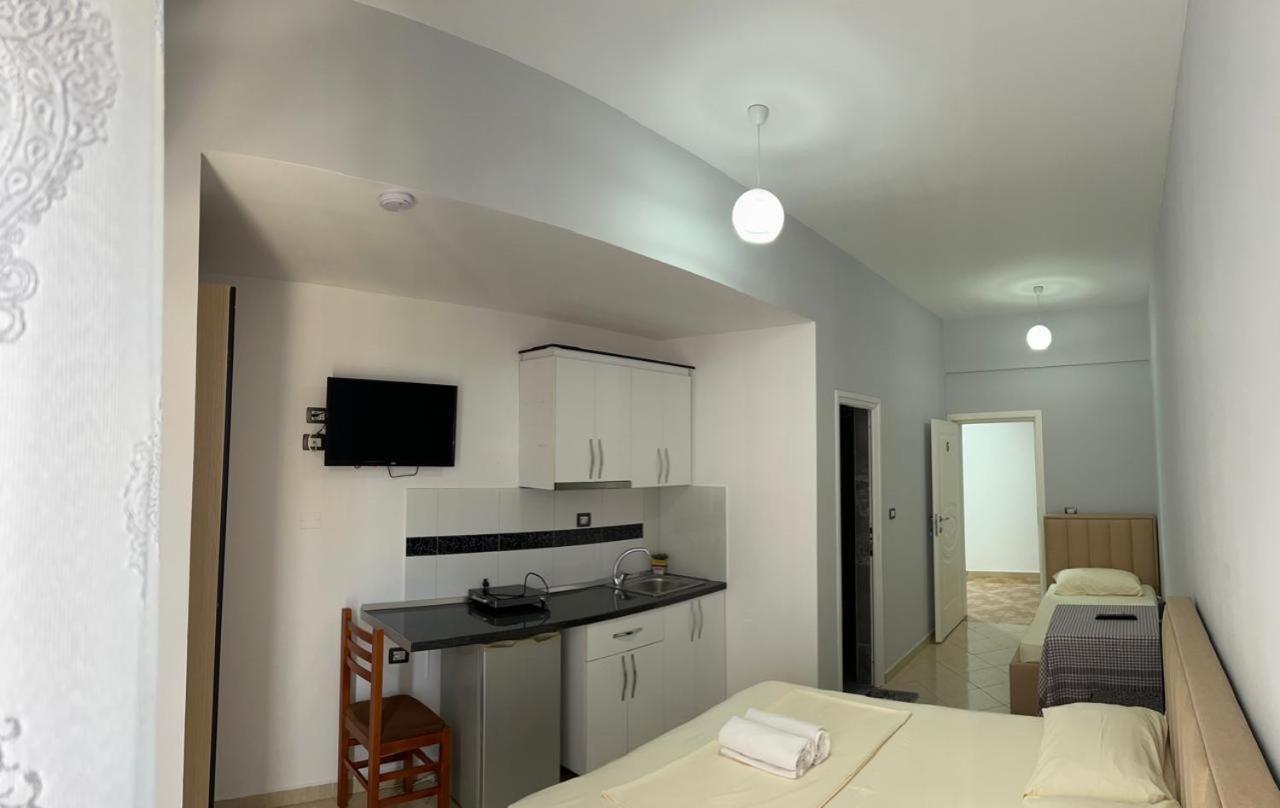 Hotel Vila Flowers Vlore Exterior photo
