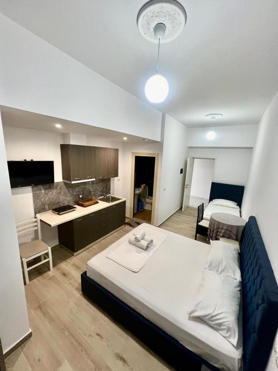 Hotel Vila Flowers Vlore Exterior photo