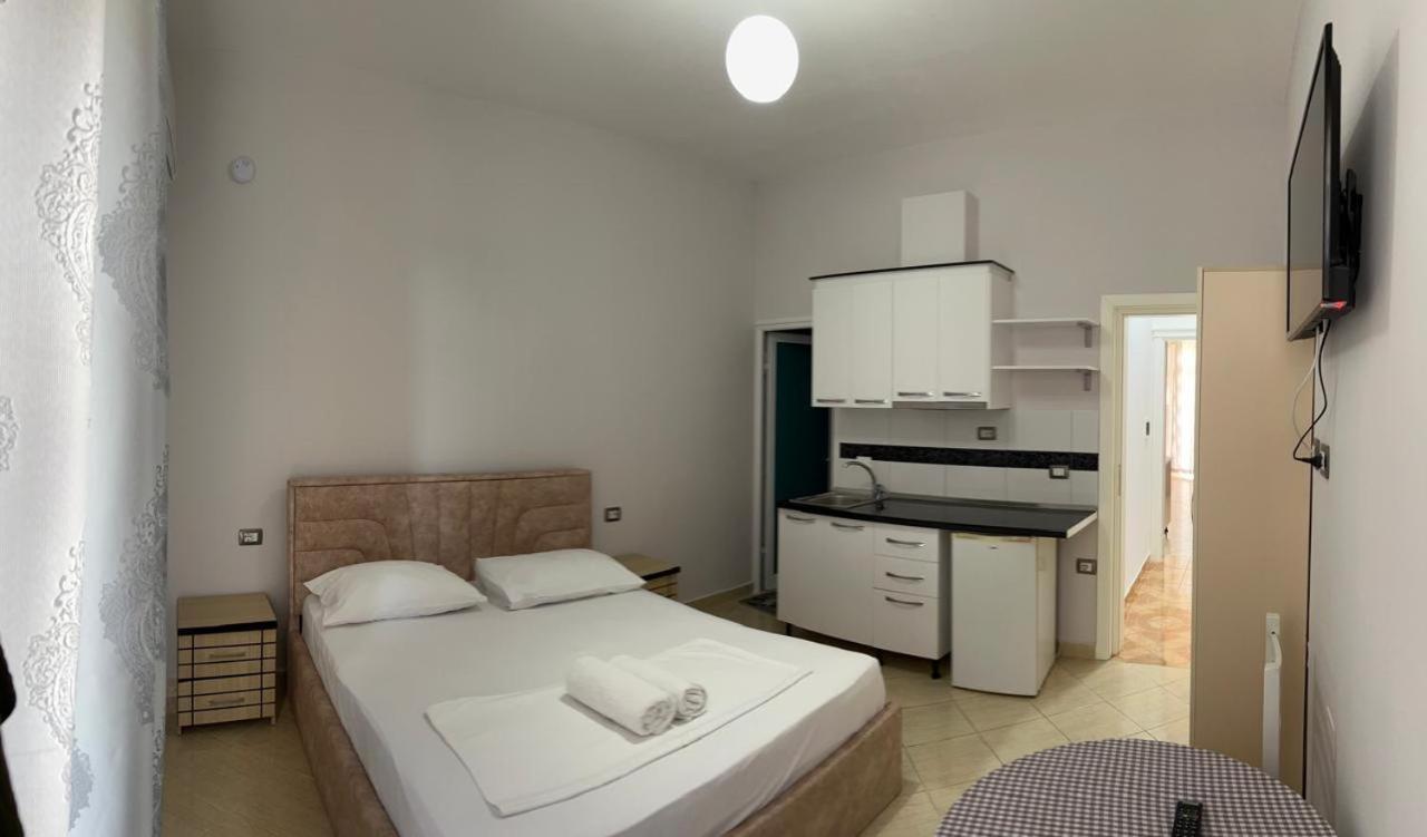 Hotel Vila Flowers Vlore Exterior photo