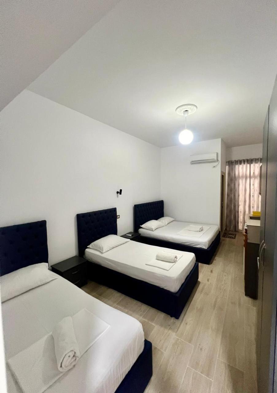 Hotel Vila Flowers Vlore Room photo