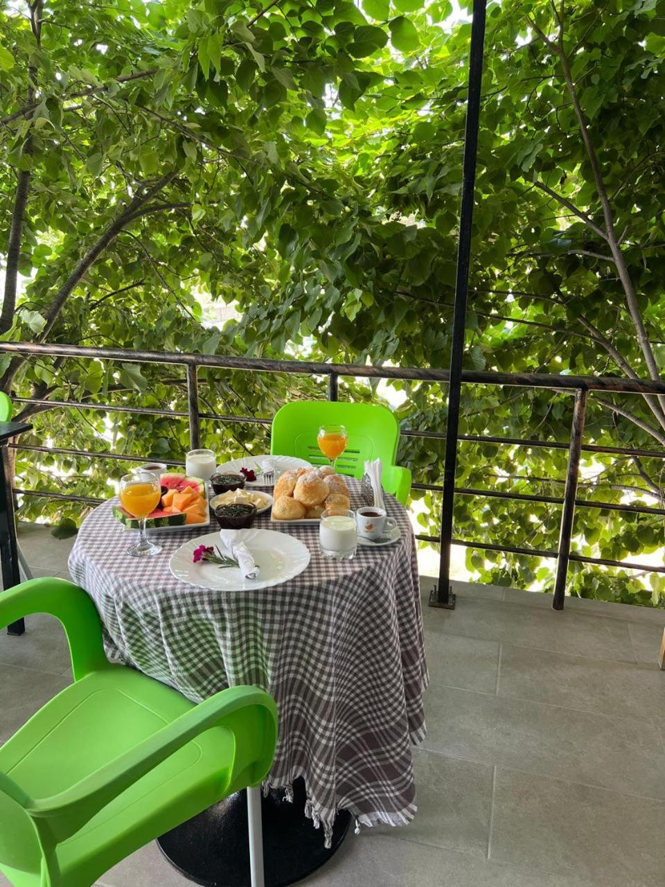 Hotel Vila Flowers Vlore Exterior photo